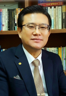 <span class='la-new'><i class='fa fa-chevron-circle-right'></i></span>준비된 사람을 쓰시…